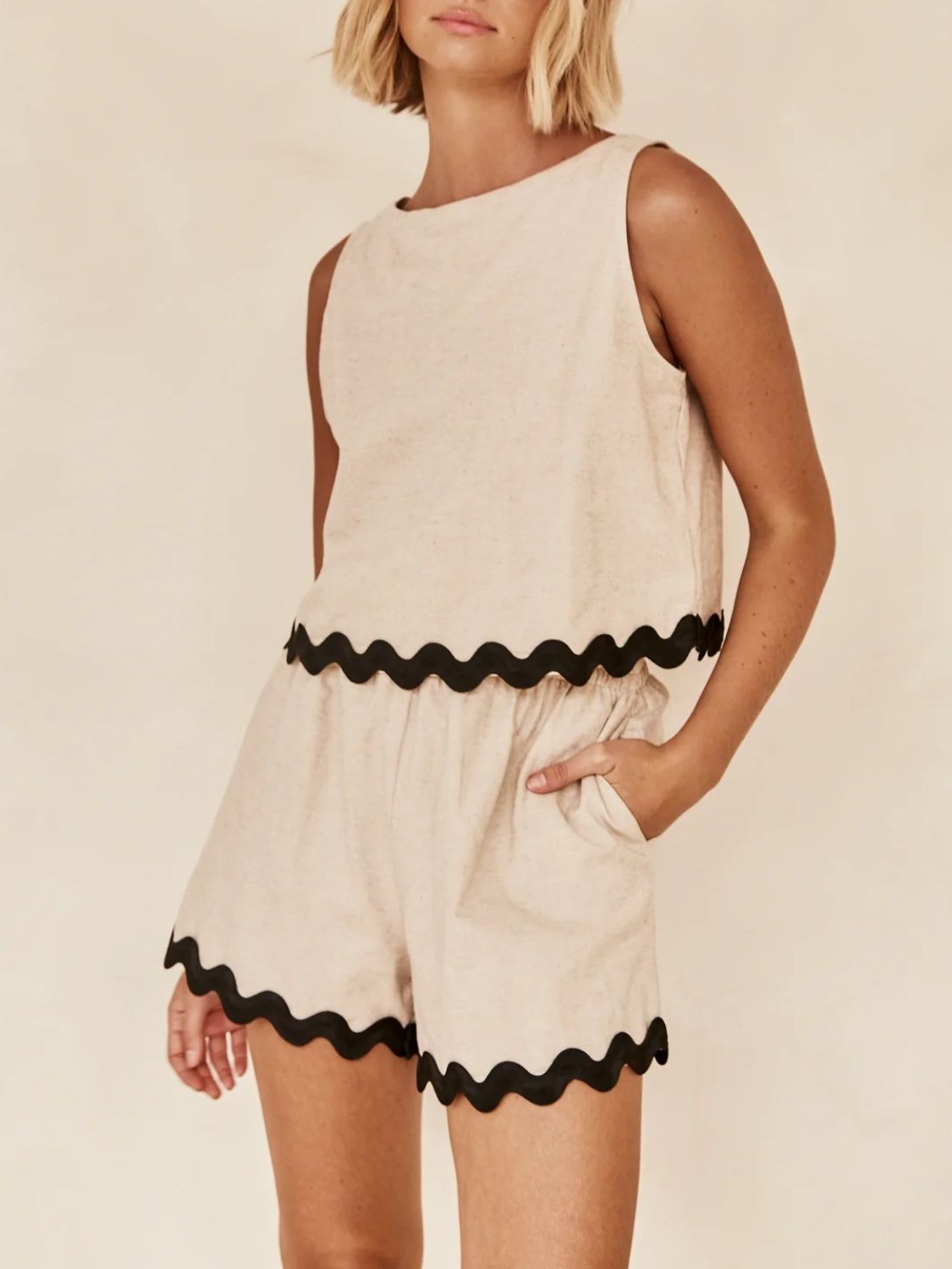 Contrast Trim Round Neck Tank and Shots Set - Drazelle Store