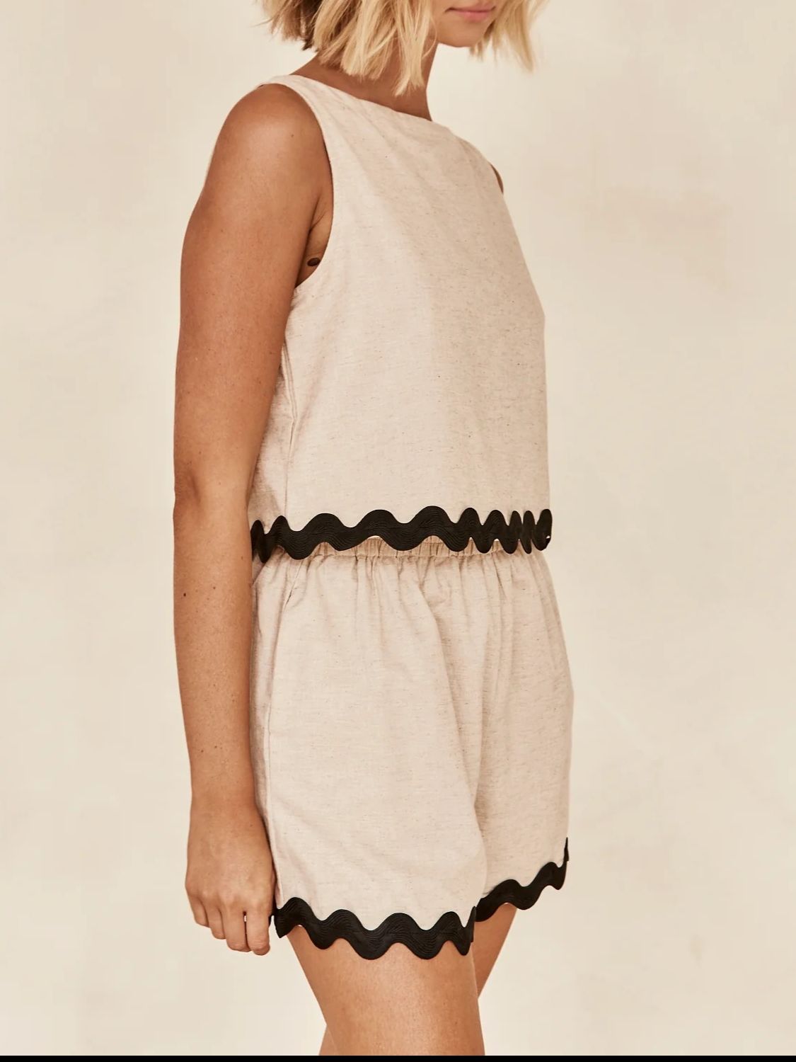 Contrast Trim Round Neck Tank and Shots Set - Drazelle Store