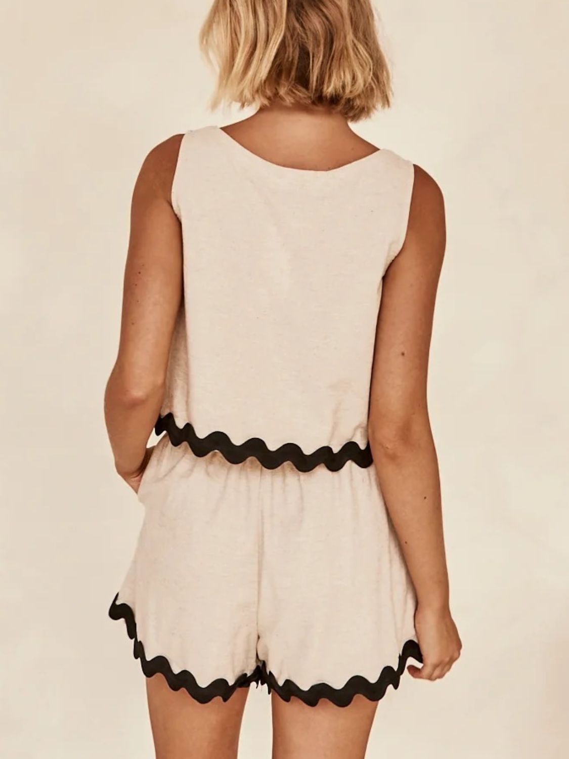 Contrast Trim Round Neck Tank and Shots Set - Drazelle Store