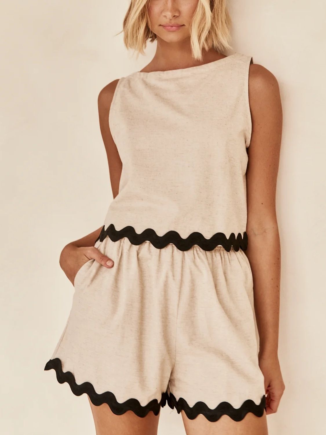Contrast Trim Round Neck Tank and Shots Set - Drazelle Store