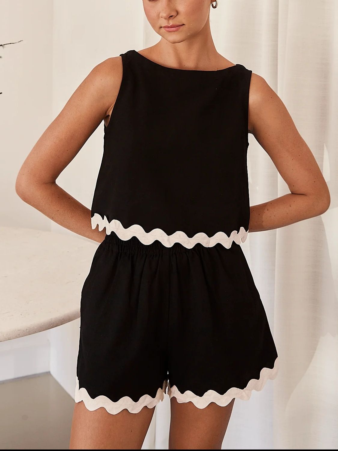 Contrast Trim Round Neck Tank and Shots Set - Drazelle Store
