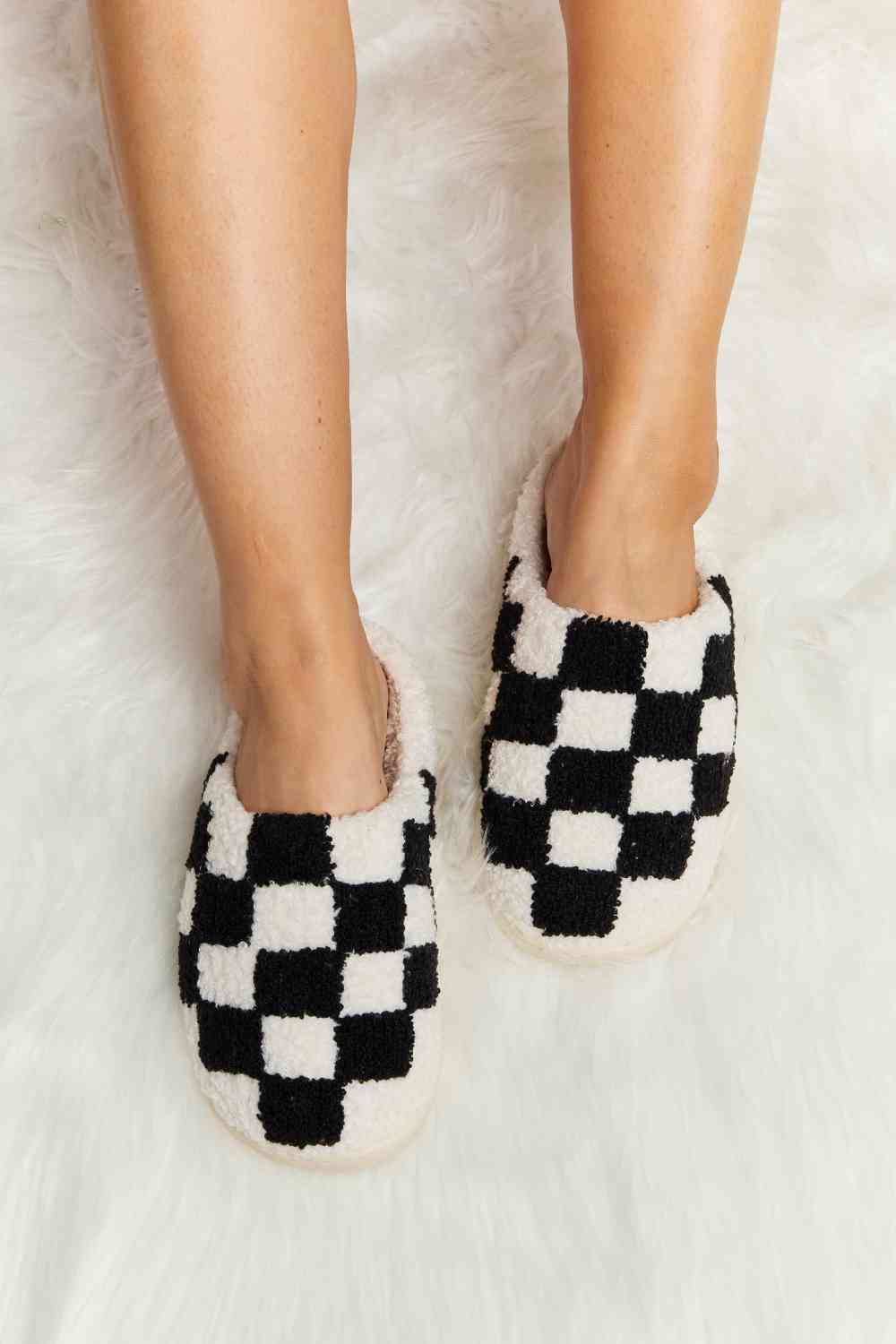 Melody Checkered Print Plush Slide Slippers - Drazelle Store