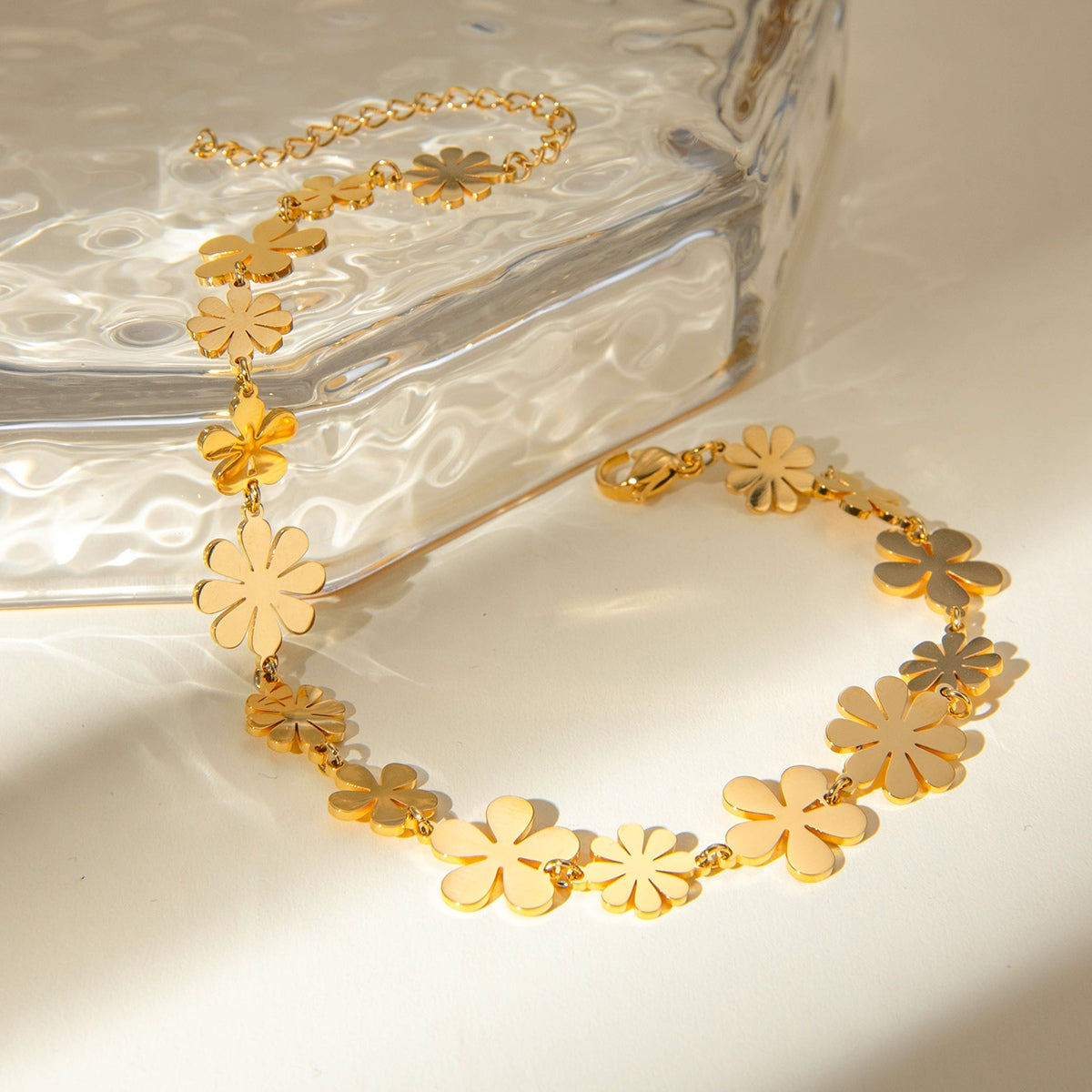 Gold-Plated Flower Bracelet - Drazelle Sore