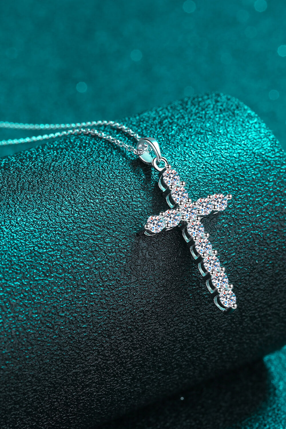 Moissanite Cross Pendant Chain Necklace - Drazelle Store