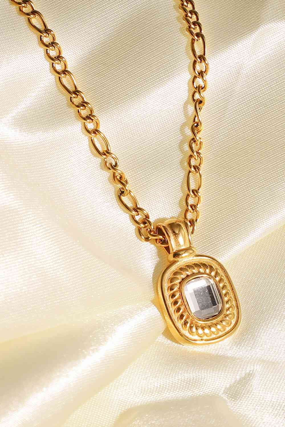 18K Gold Plated Inlaid Rhinestone Pendant Necklace - Drazelle Store