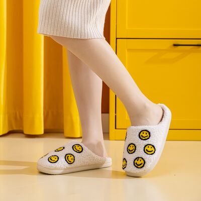 Melody Smiley Face Slippers - Drazelle Store