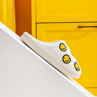 Melody Smiley Face Slippers - Drazelle Store